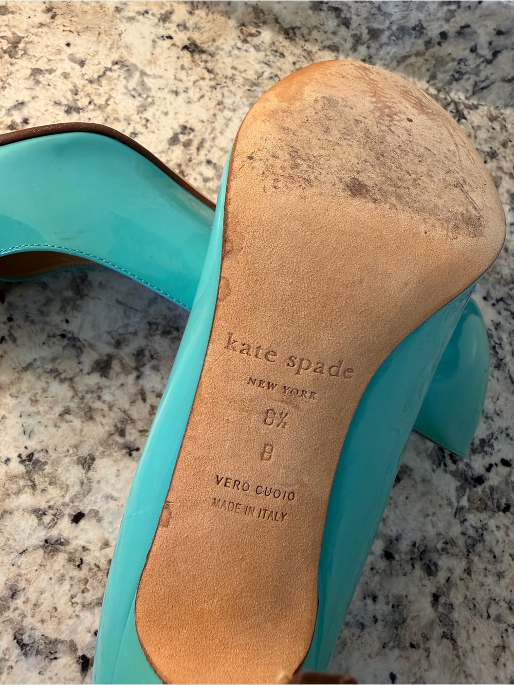 kate spade ♠️ Karolina Sea foam Patent Leather Pumps Gold Bow Accent Italy 🇮🇹 - Picture 10 of 10